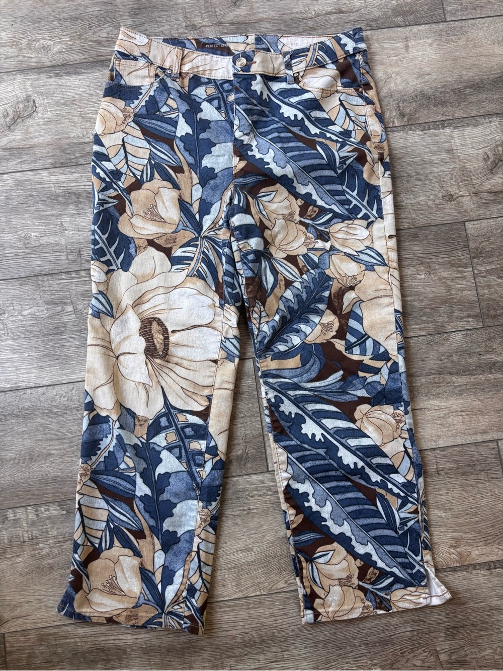 Chicos Bold Floral Print Ankle Pants